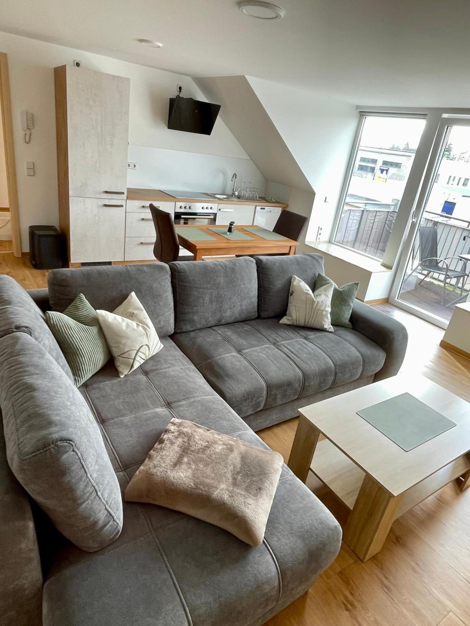 Stadtoase Geraeumige Gaestewohnungen Mit Balkon, Komfort, Modernitaet Und Ruhe, Fuer Monteure Geeignet, Free Wifi Frankenberg Exterior foto